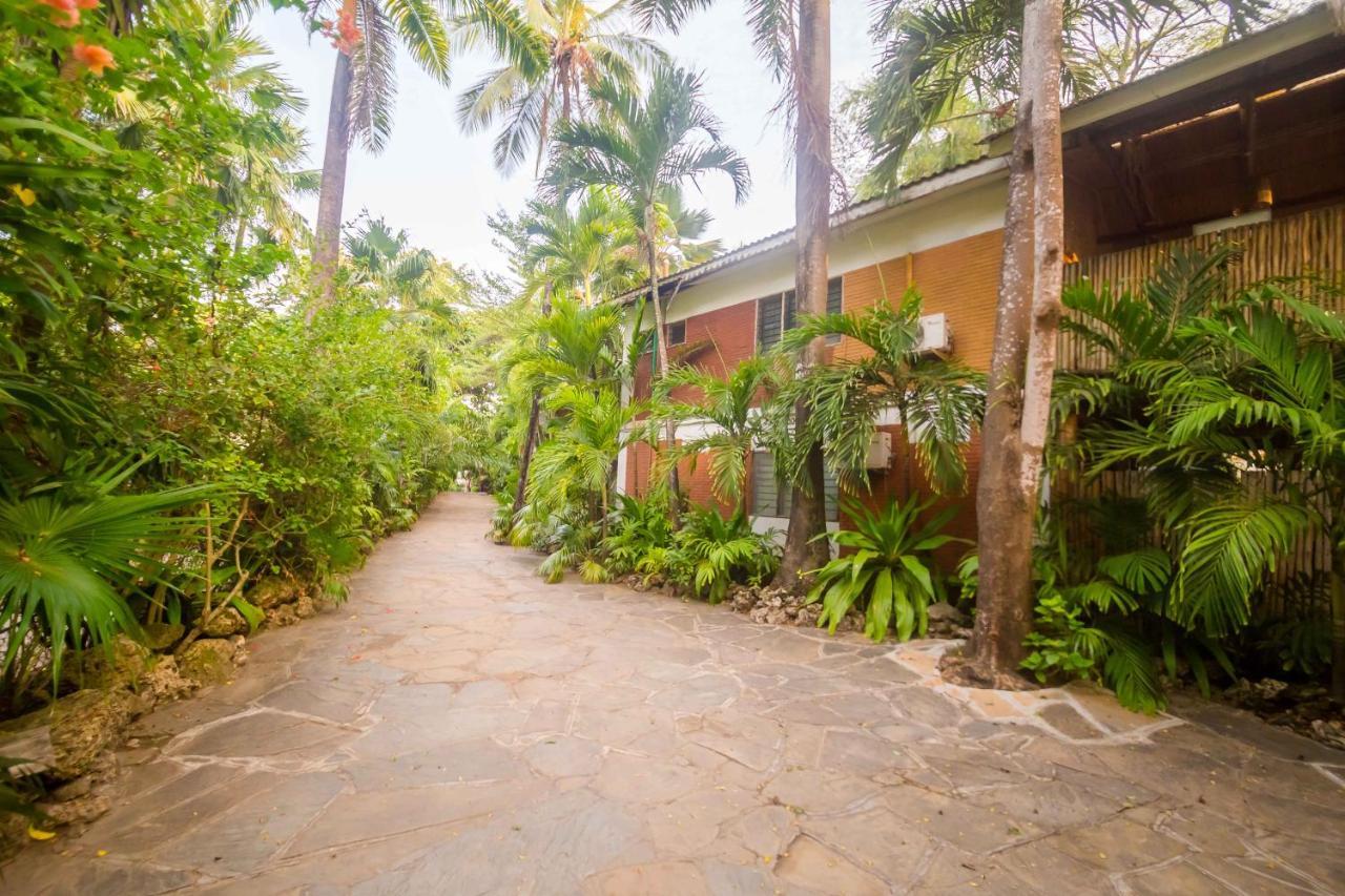 Ziwa Beach Resort Бамбури Екстериор снимка