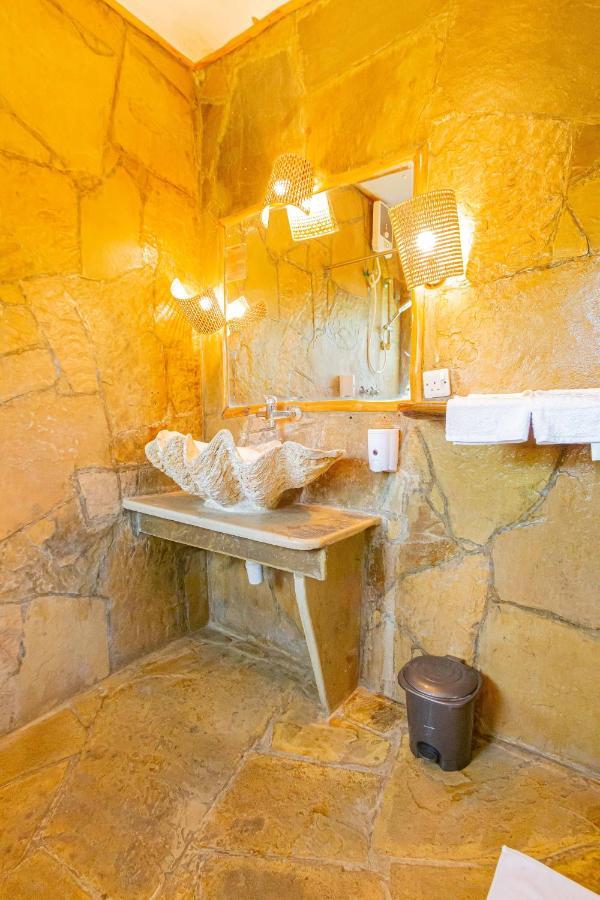 Ziwa Beach Resort Бамбури Екстериор снимка